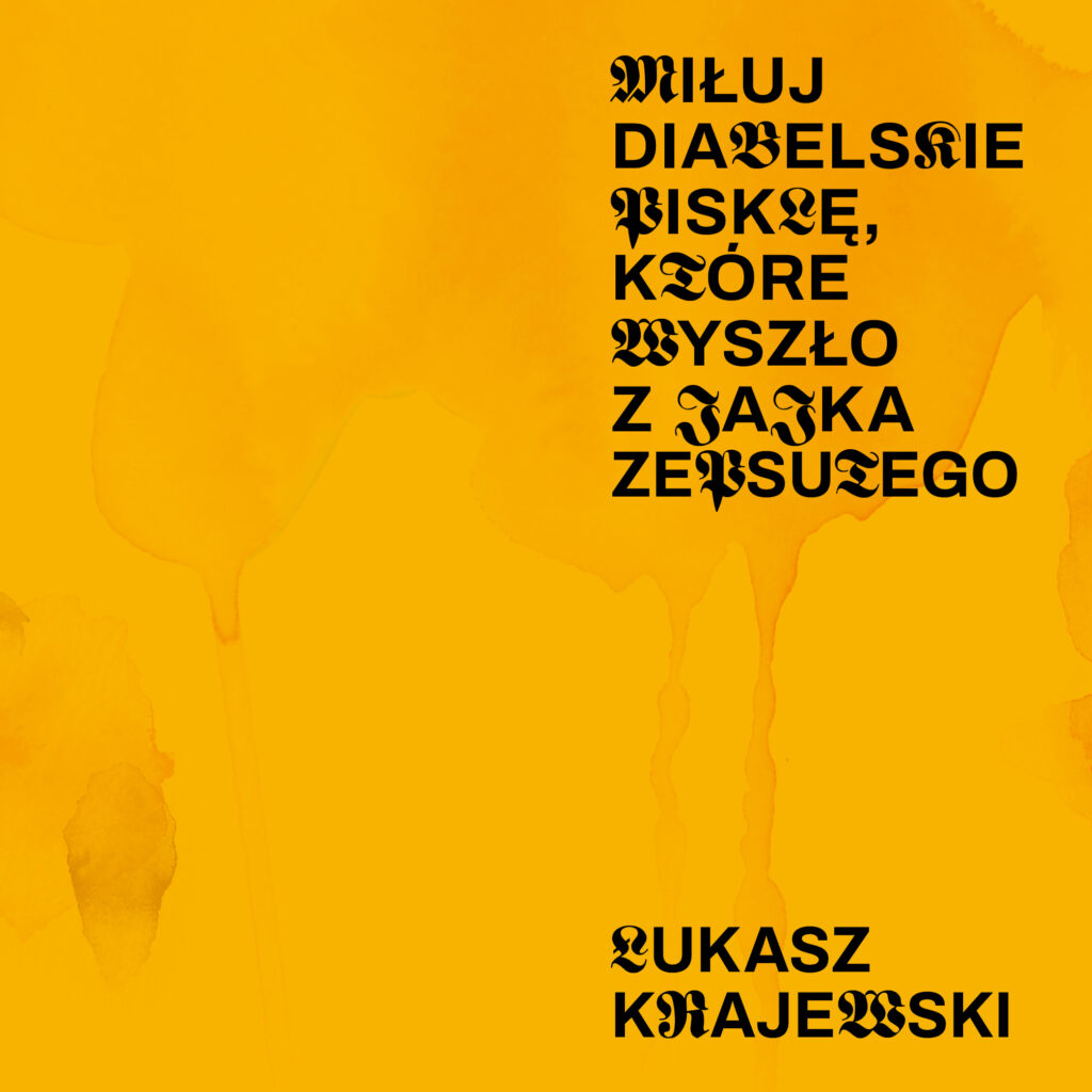 Okładka książki Łukasza Krajewskiego pod tytułem „Miłuj diabelskie pisklę, które wyszło z jajka zepsutego”.