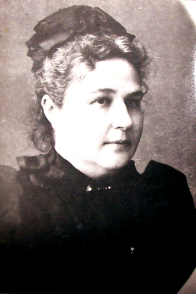 Maria Obuchowska-Morzycka (ok. 1905), źródło: jerzy.klijanienko@curie.net / Zbiory rodzinne / Album.Wielcy.pl za: https://zapomnianepisarkipolskie.uws.edu.pl/pisarki?view=article&id=23:obuchowska-morzycka-maria&catid=20:pisarki. Domena publiczna / Public domain
