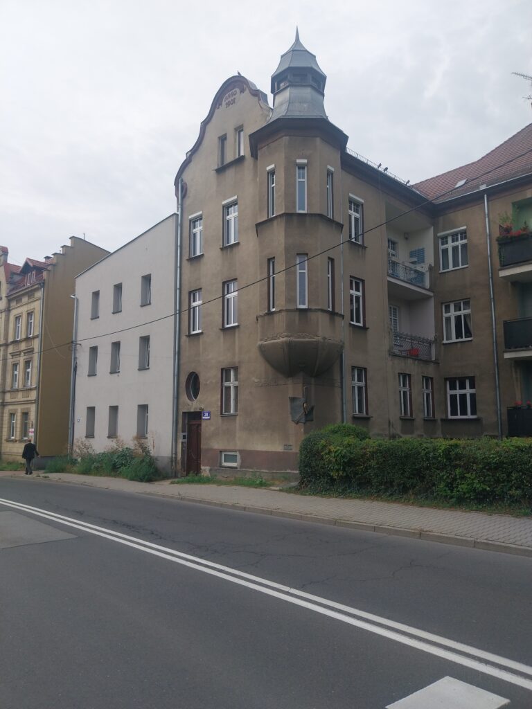 Mieszkanie Tadeusza Różewicza w Gliwicach, ulica Zygmunta Starego 28, fot. Krzysztof Siwczyk.